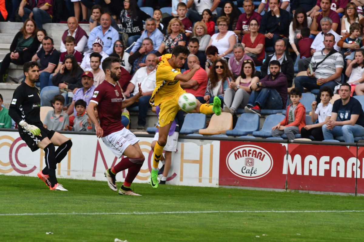 Partido entre el Pontevedra y el Real Murcia en Pasarón
