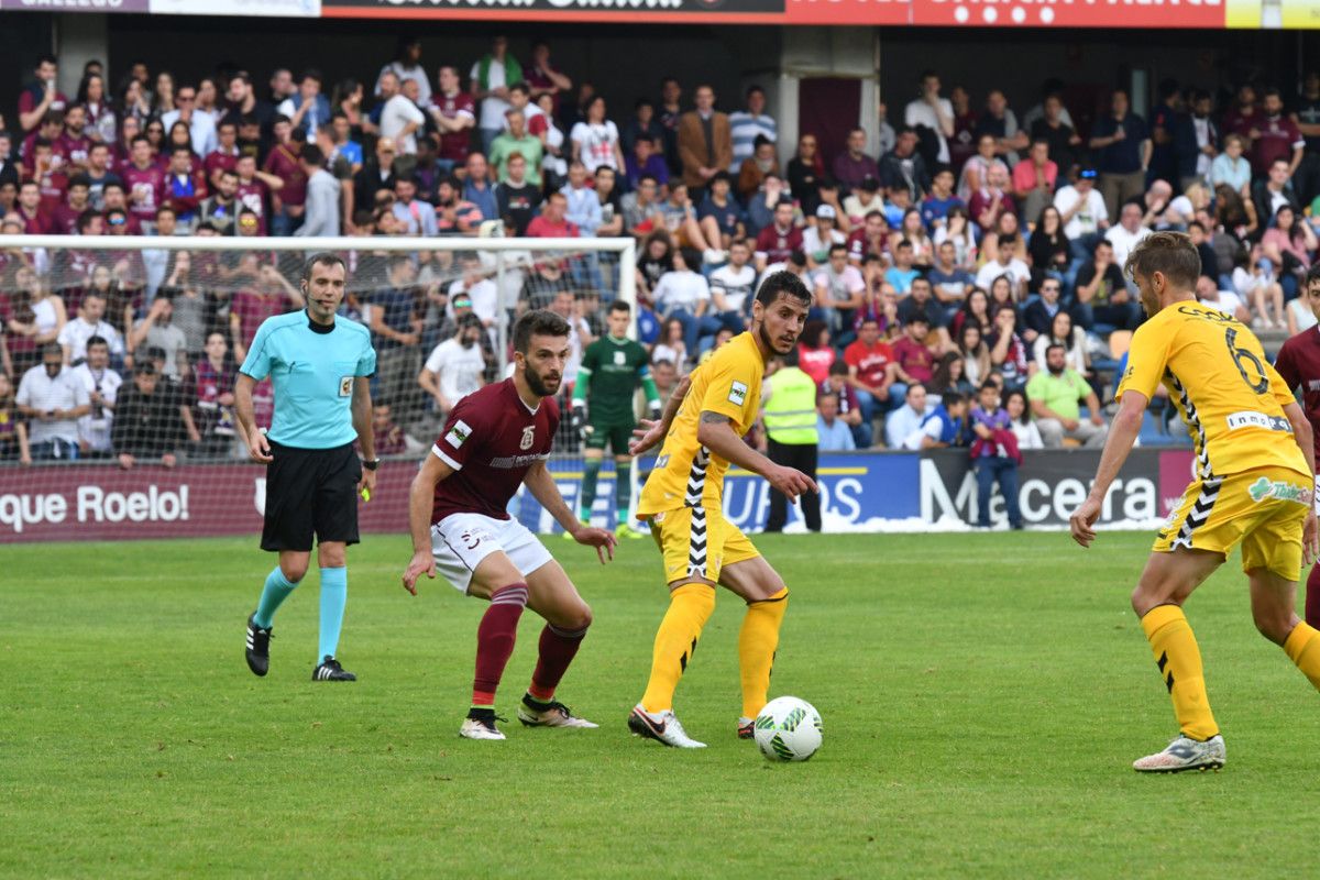 Partido entre el Pontevedra y el Real Murcia en Pasarón