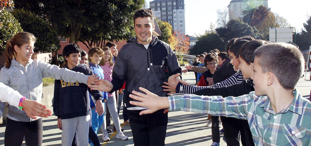 Visita de Javier Gómez Noya al CEIP Campolongo