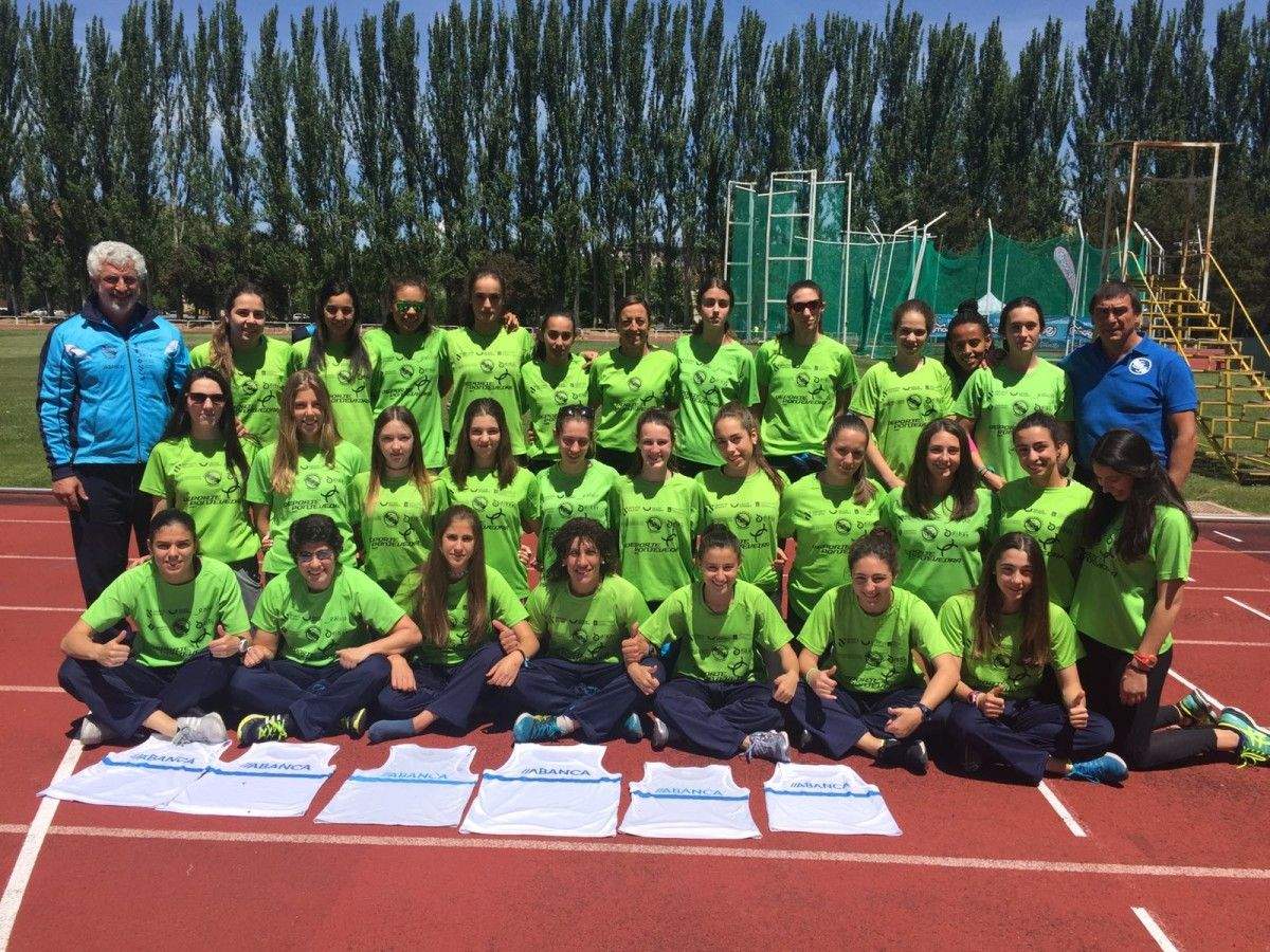 Equipo feminino da Gimnástica na segunda xornada de liga en Burgos
