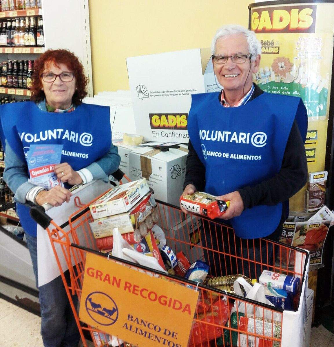Campaña de recogida de alimentos en los supermercados Gadis de Pontevedra y Marín
