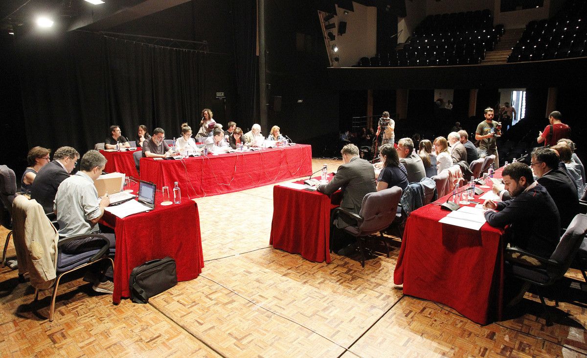 Pleno da corporación municipal de Pontevedra no Teatro Principal