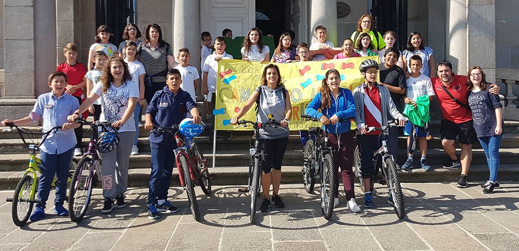 Os alumnos de 6º curso do colexio Carballal presentan un proxecto de seguridade vial
