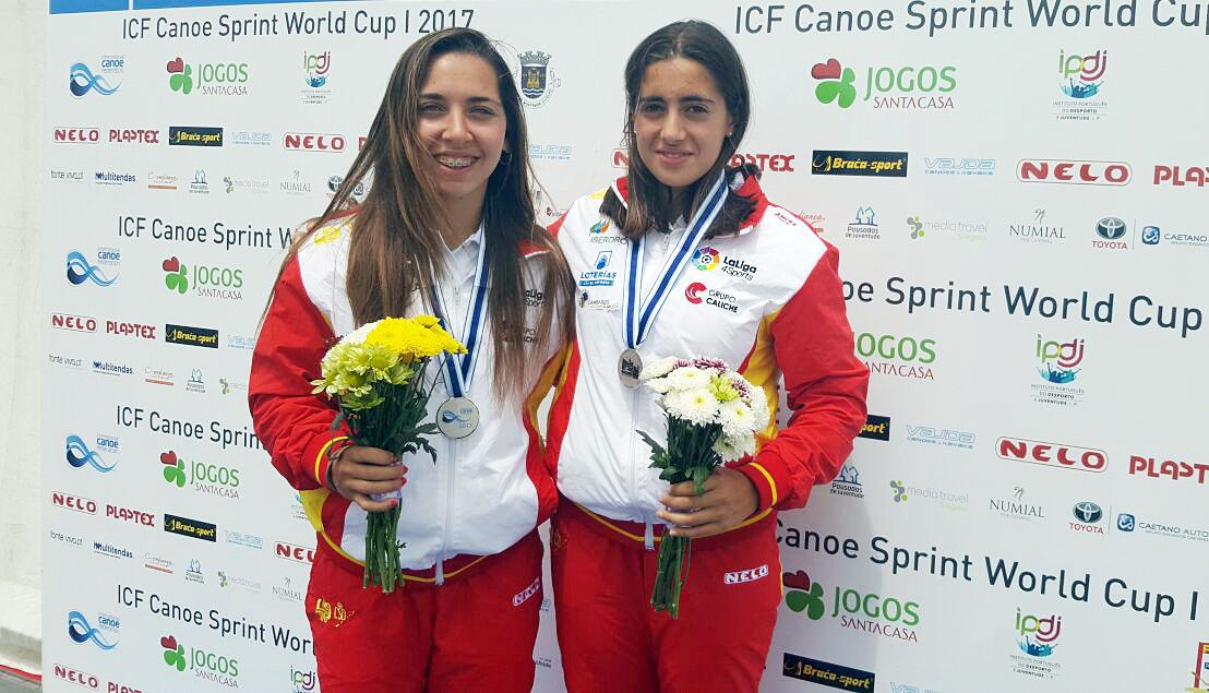 Antía Jácome y María Perez tras lograr la medalla de plata en la Copa del Mundo en Portugal