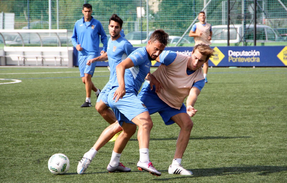 Mouriño e Mateu en un entrenamiento del Pontevedra en Príncipe Felipe