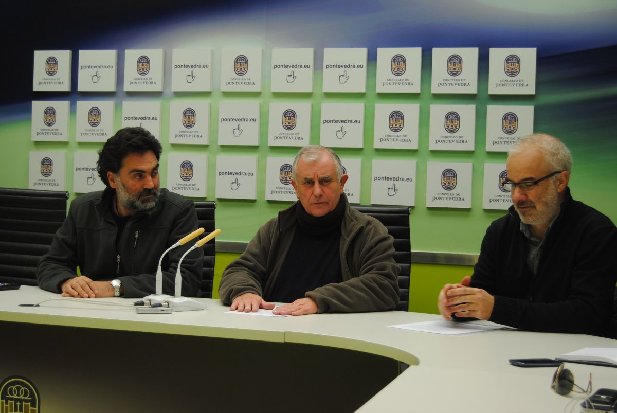 Demetrio Gómez junto al presidente y vicepresidente de la Mancomunidade de Montes