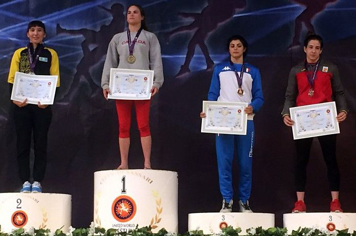 Lydia Pérez (derecha), en el podio del Torneo Internacional de Sassari