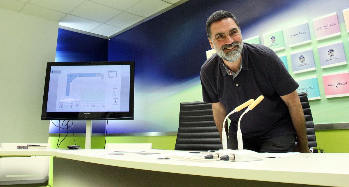 Demetrio Gómez presenta el proyecto del local social de O Burgo