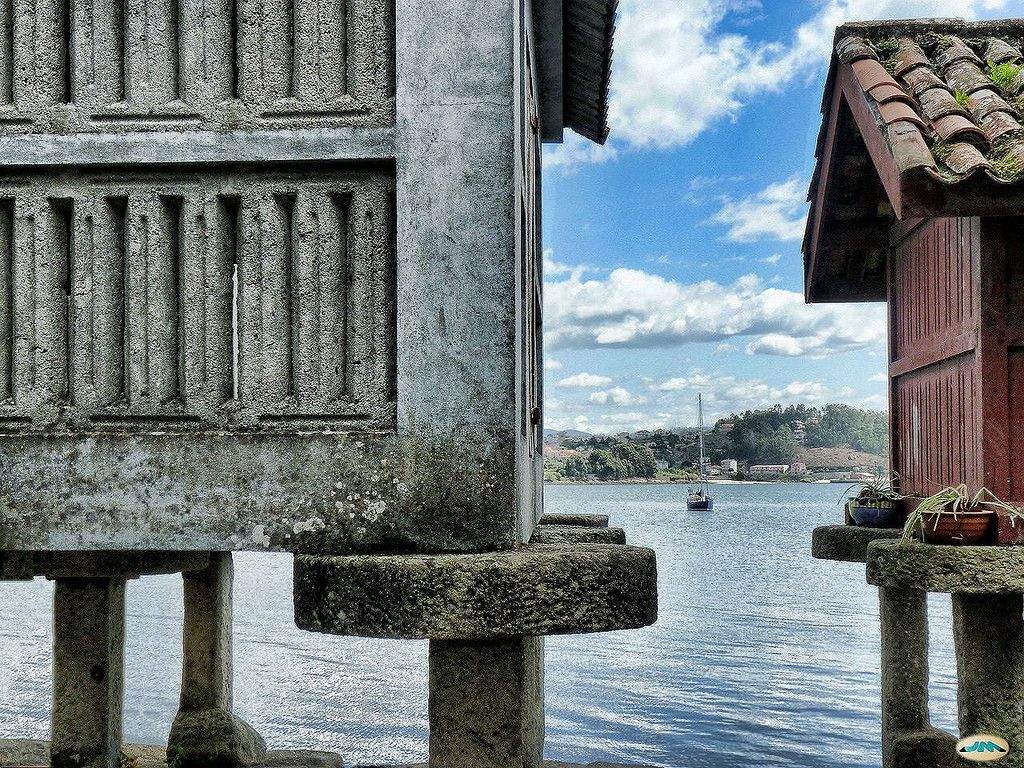 Vista da ría de Pontevedra dende Combarro