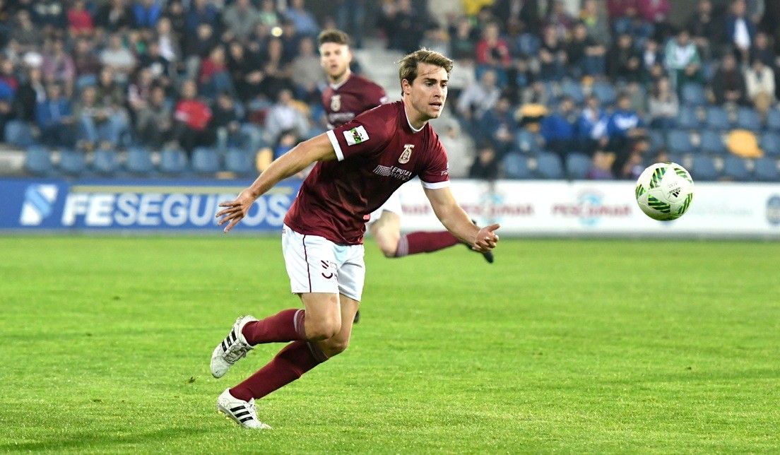 Mateu Ferrer, durante un partido con el Pontevedra