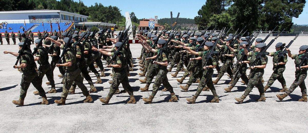 Parada militar con motivo do LI aniversario da Brilat