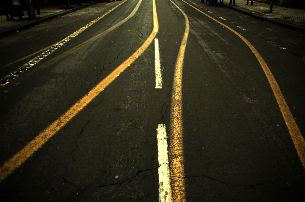 Lineas pintadas na estrada