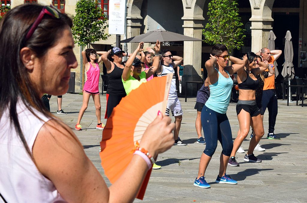 Zumba baixo o sol na Ferrería