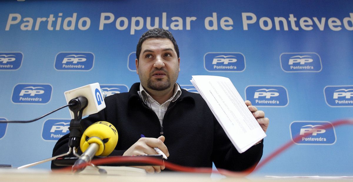 El concejal popular, César Abal, presenta las enmiendas El concejal popular, César Abal, presenta las enmiendas