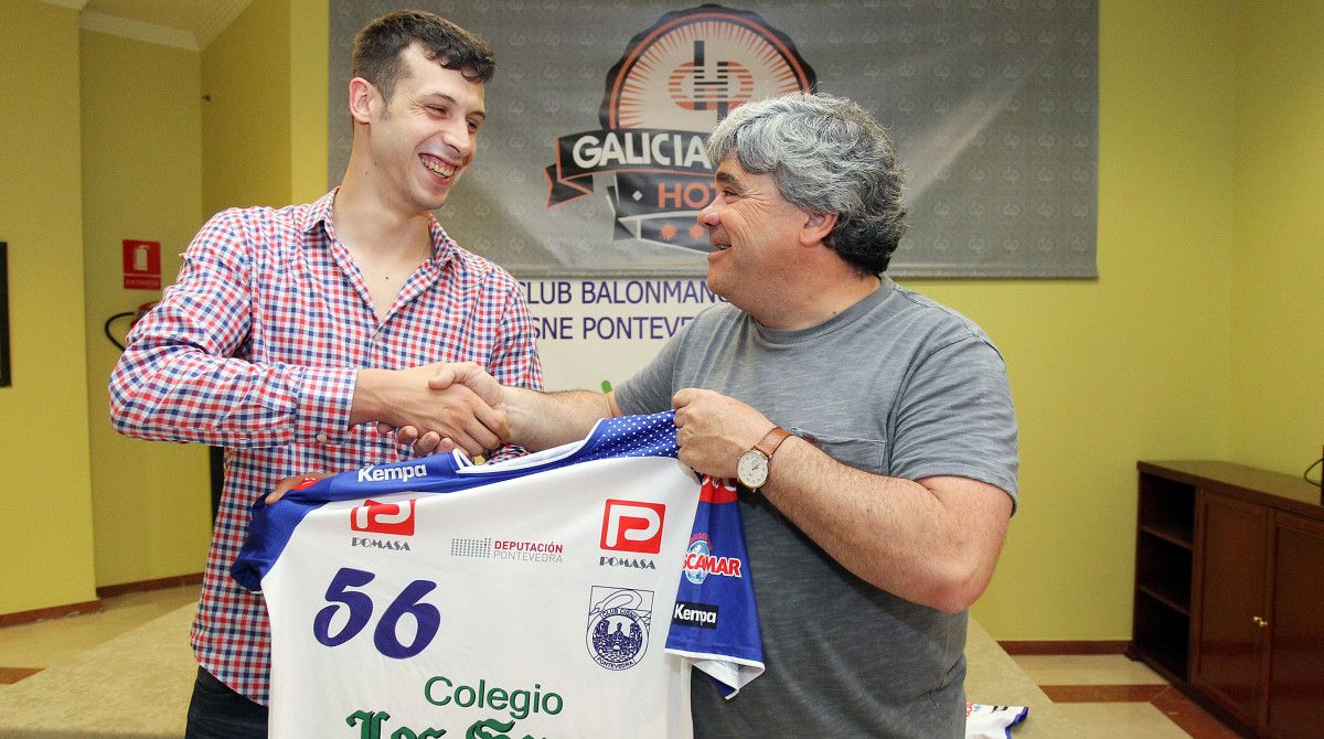 Álex Pombo e Santiago Picallo na presentación do xogador