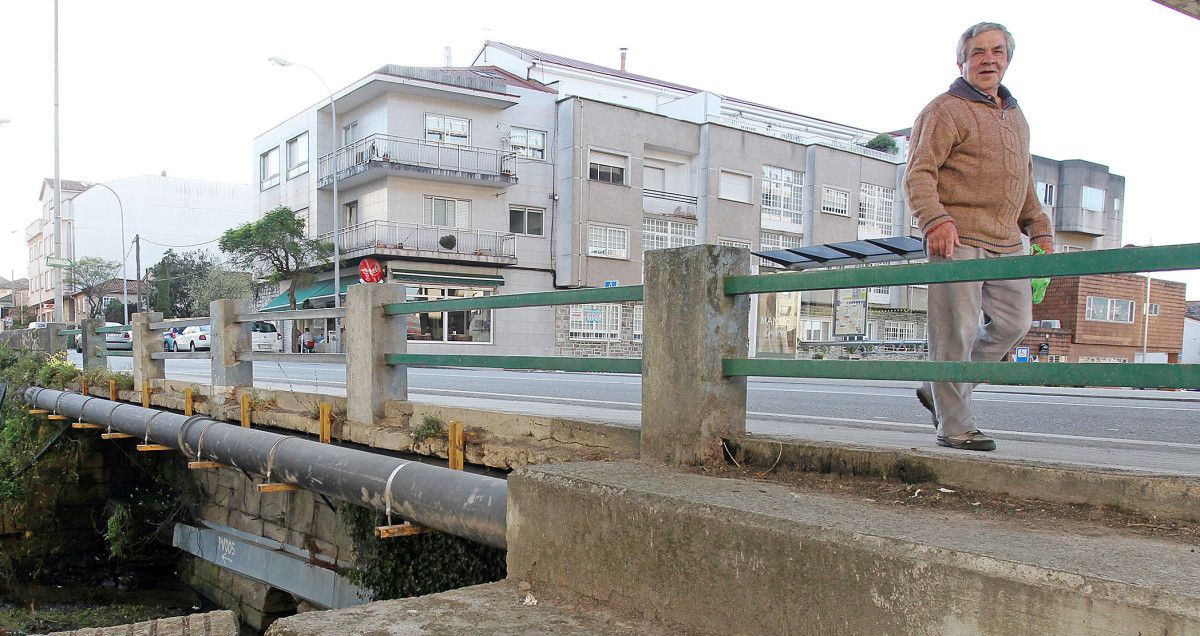 Tramo da rúa Rosalía de Castro, en Mollavao
