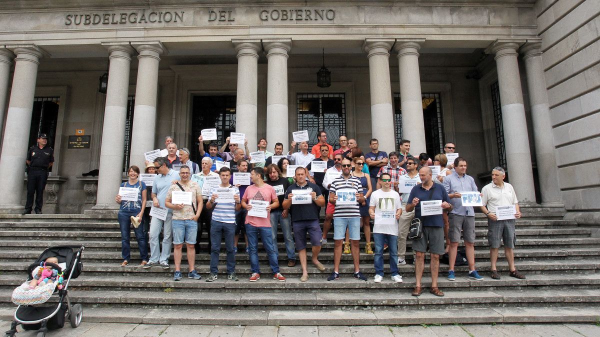 Protesta de funcionarios de prisións ante a Subdelegación do Goberno en Pontevedra