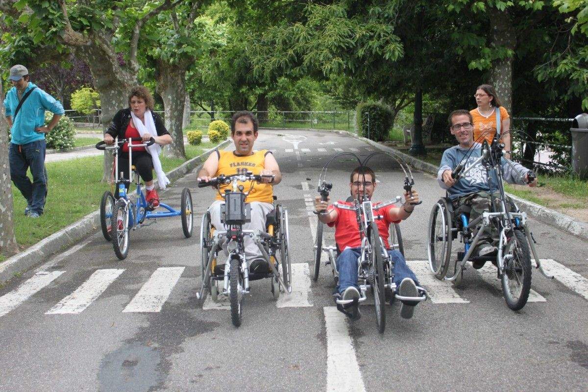 Sillas de ruedas adaptadas para hacer rutas (archivo) Sillas de ruedas adaptadas para hacer rutas (archivo)