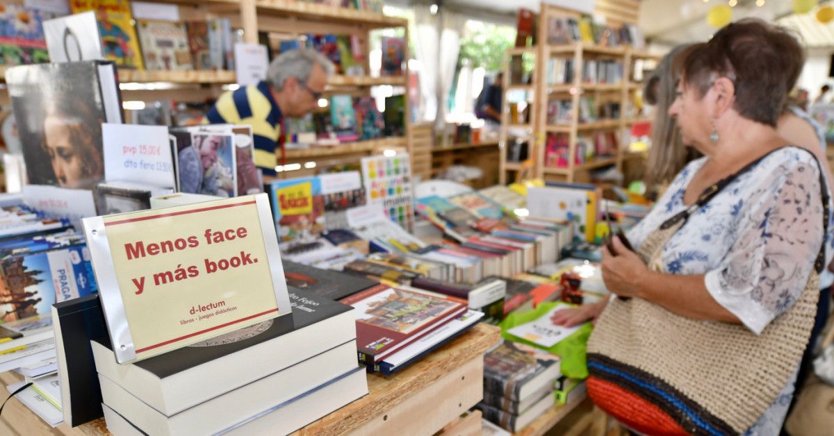 Festa dos Libros en la plaza de A Ferrería