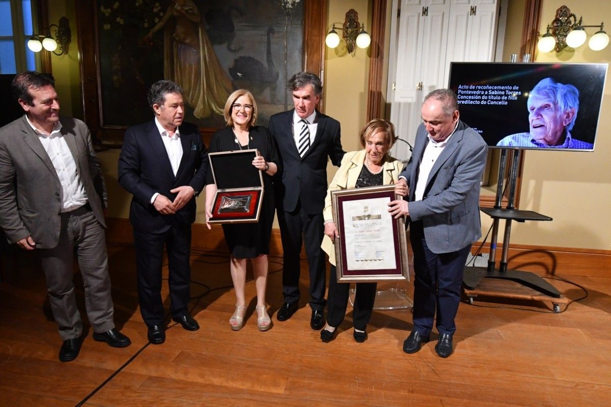 Entrega del título de Hijo Predilecto a la familia de Sabino Torres
