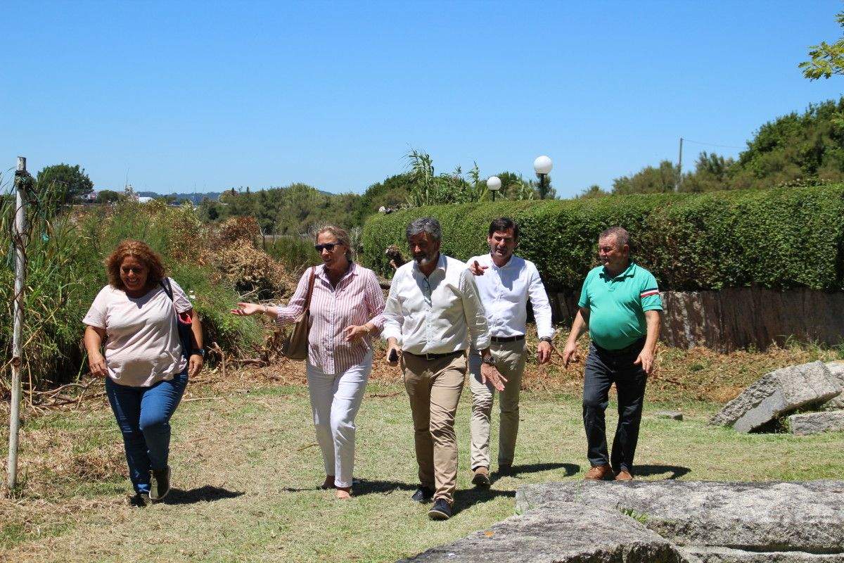 Visita da xefa provincial de Costas, Cristina Paz, a Sanxenxo