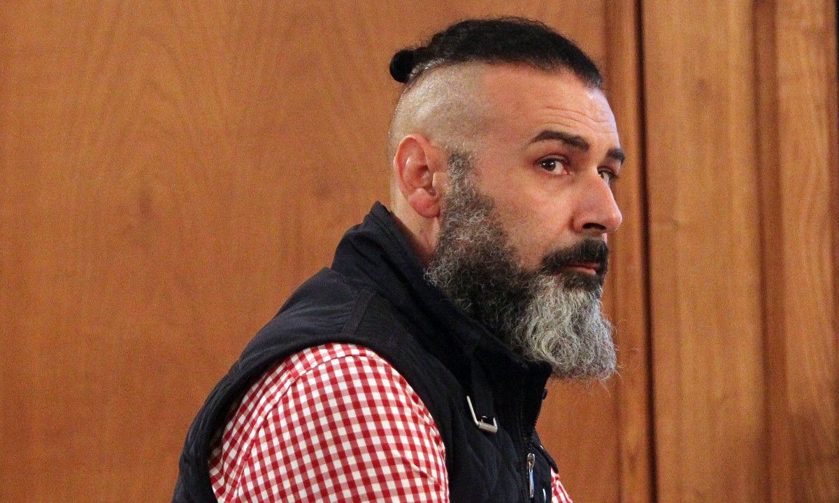 David Oubel, el parricida de Moraña, en la segunda sesión del juicio en la Audiencia de Pontevedra David Oubel, el parricida de Moraña, en la segunda sesión del juicio en la Audiencia de Pontevedra