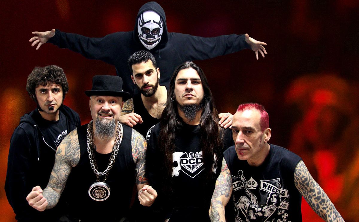 Def Con Dos, la banda liderada por César Strawberry