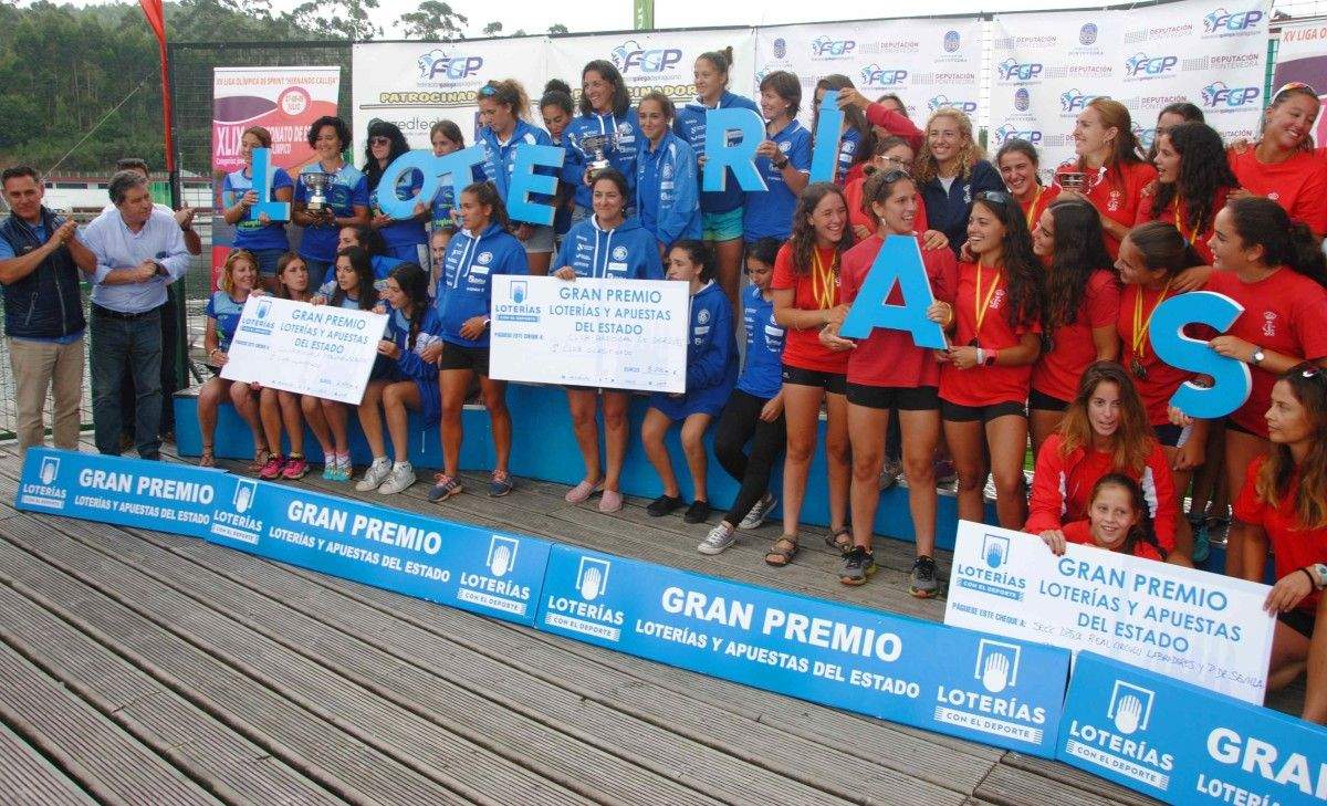 O Breogán recibe o premio de campión da II Liga Feminina de piragüismo