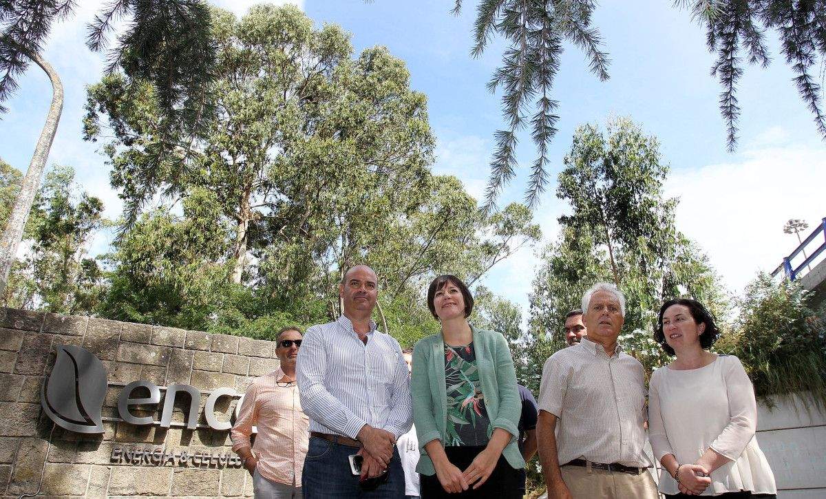 Ana Pontón y cargos del BNG en la comarca de Pontevedra, a las puertas de Ence en Lourizán