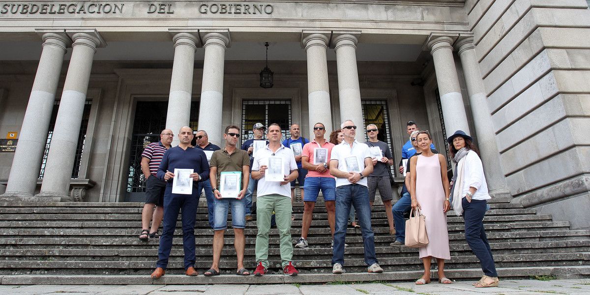 Concentración de funcionarios da Lama ante a Subdelegación do Goberno en Pontevedra