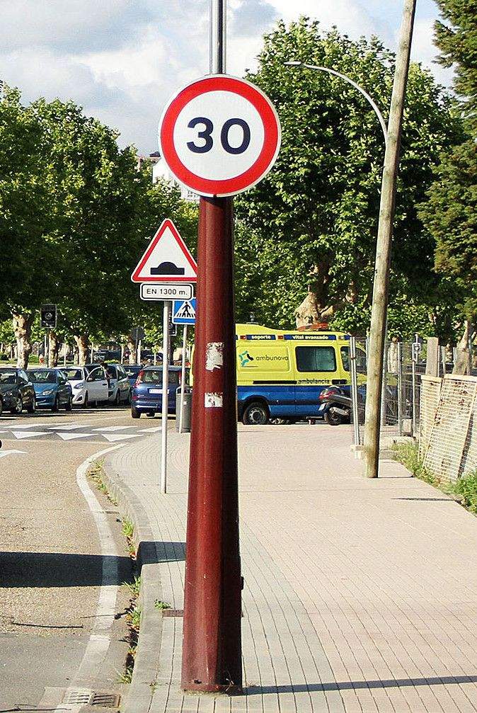 Zona de velocidade 30 en Pontevedra