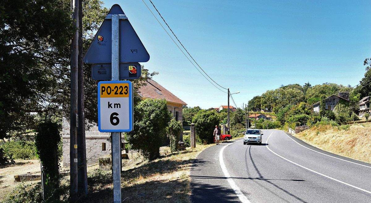 Carretera PO-223 entre Pontevedra y Campo Lameiro a su paso por Xeve