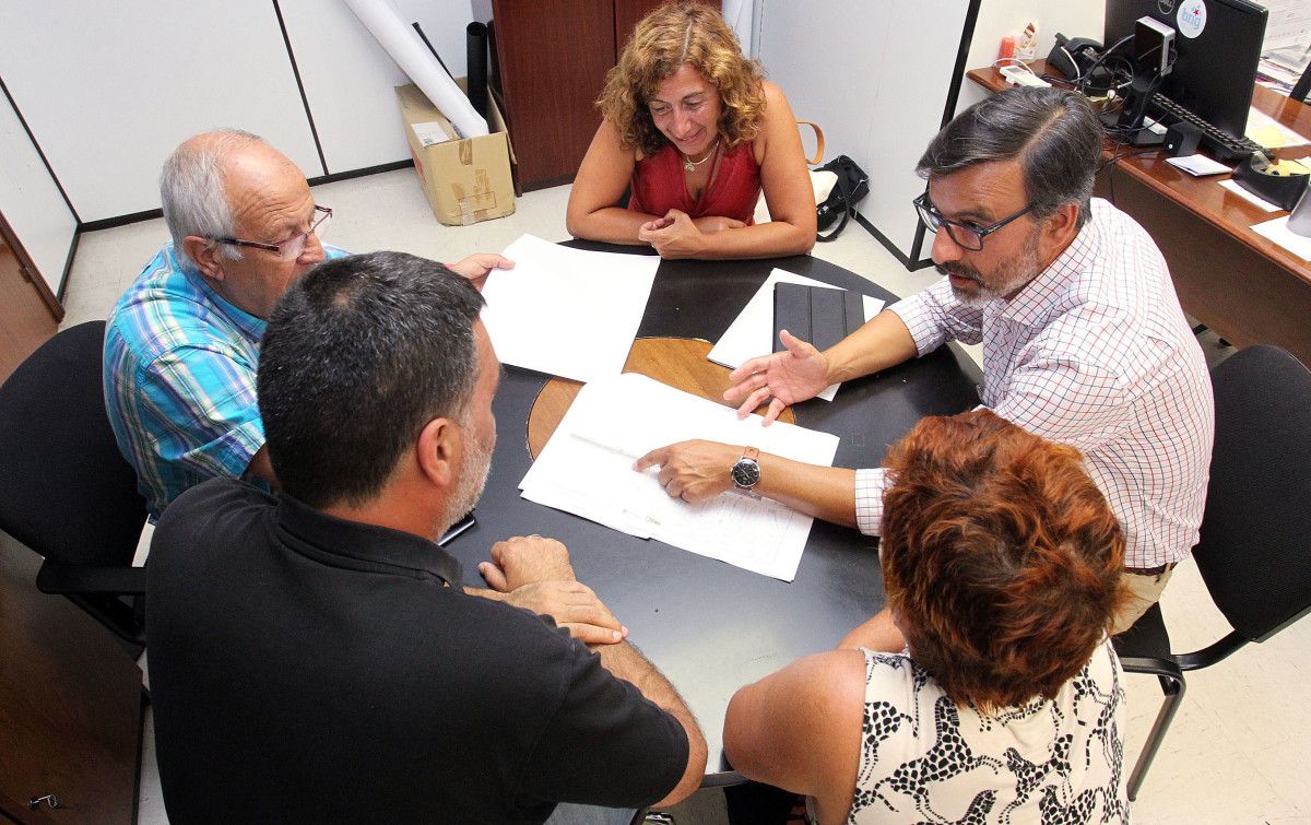 Reunión de Demetrio Gómez con vecinos de Mollabao