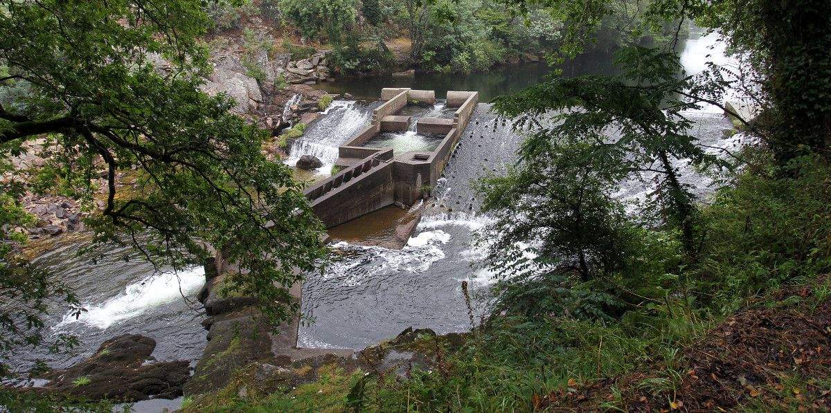 Estación de bombeo en el río Lérez