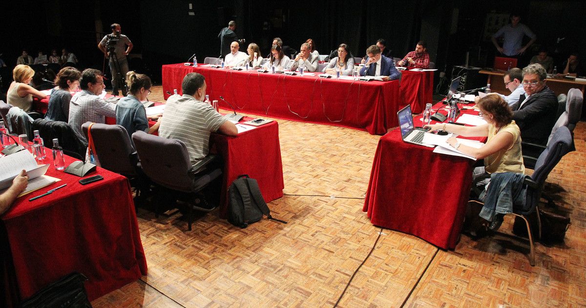 Pleno municipal en el Teatro Principal de Pontevedra