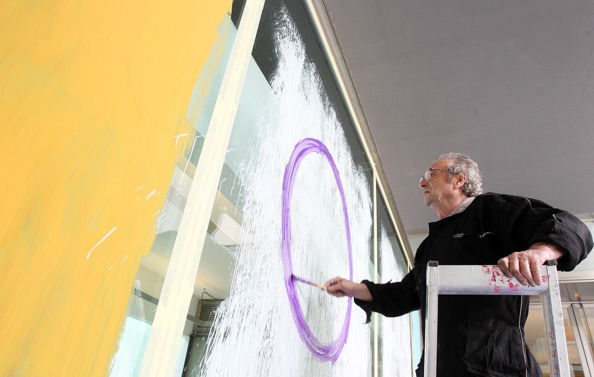 Mural de Manuel Moldes na cristaleira do Sexto Edificio do Museo