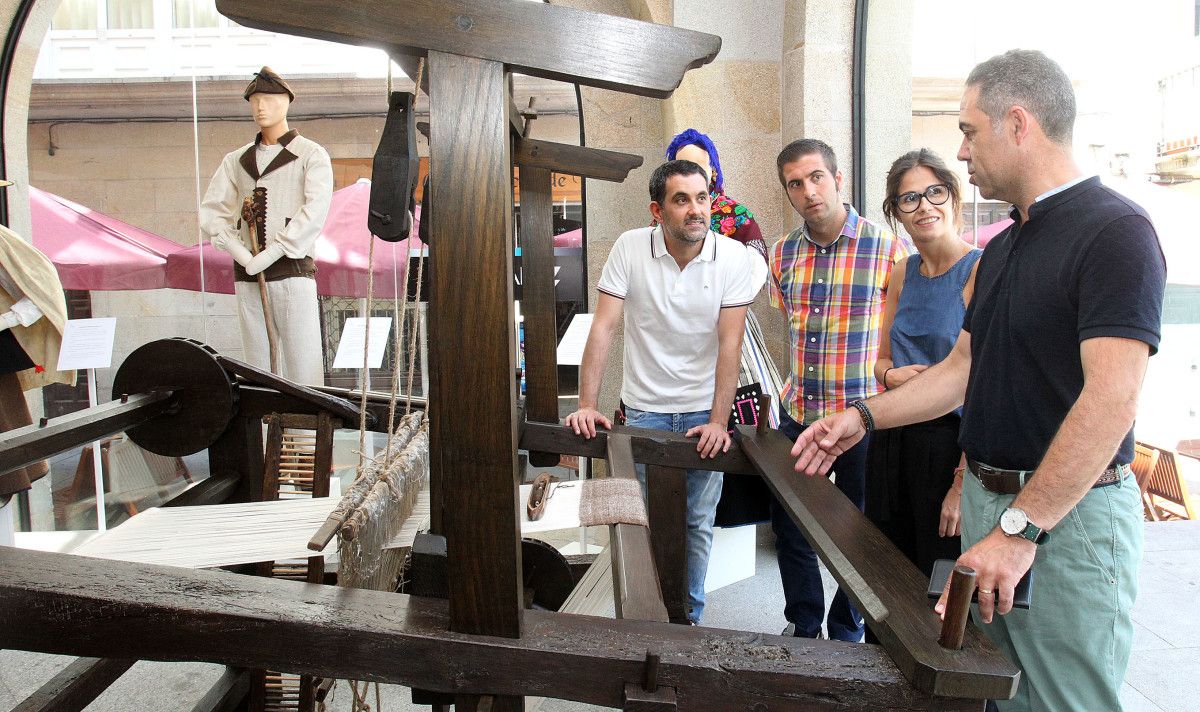 Exposición "O liño. Da terra ao armario" en la Casa da Luz