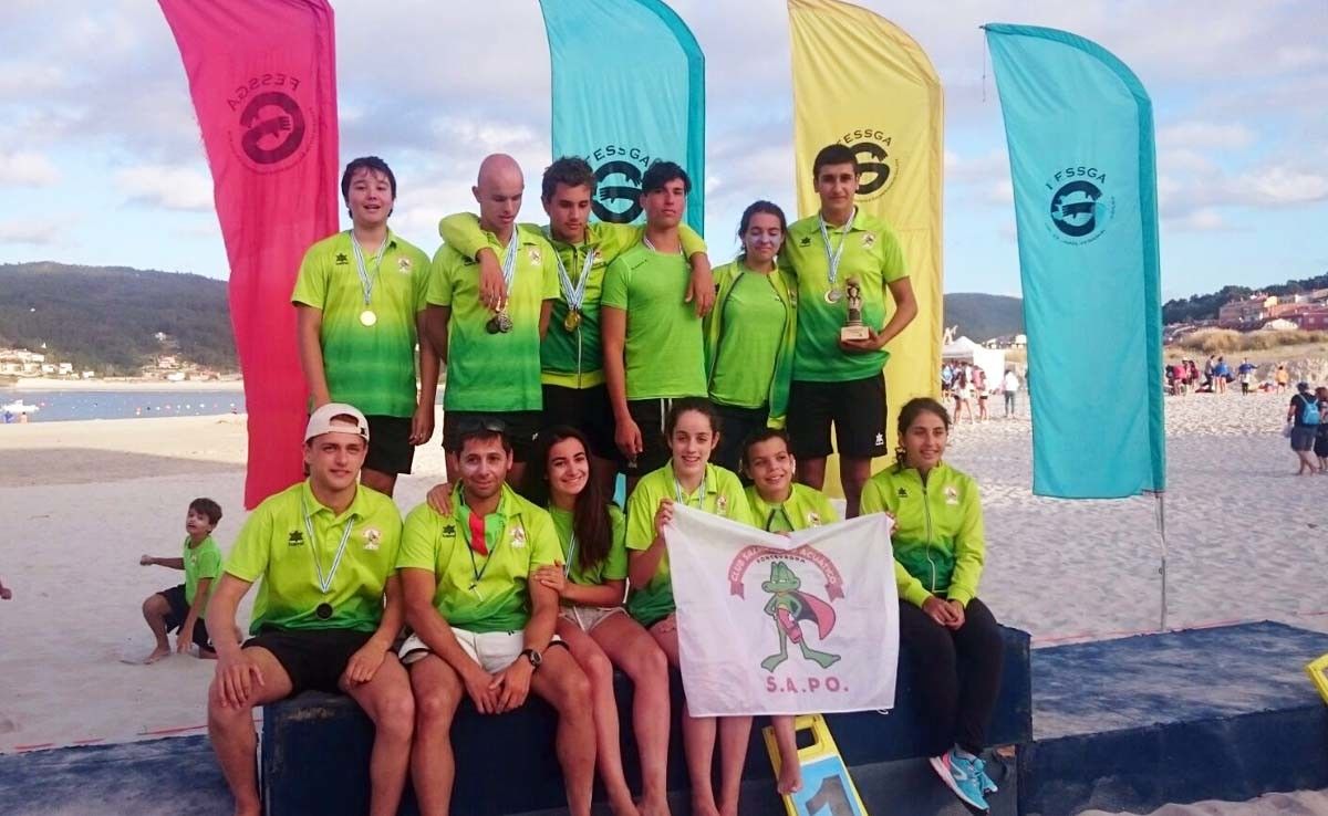 Equipo juvenil del SAPO en el campeonato gallego de salvamento deportivo