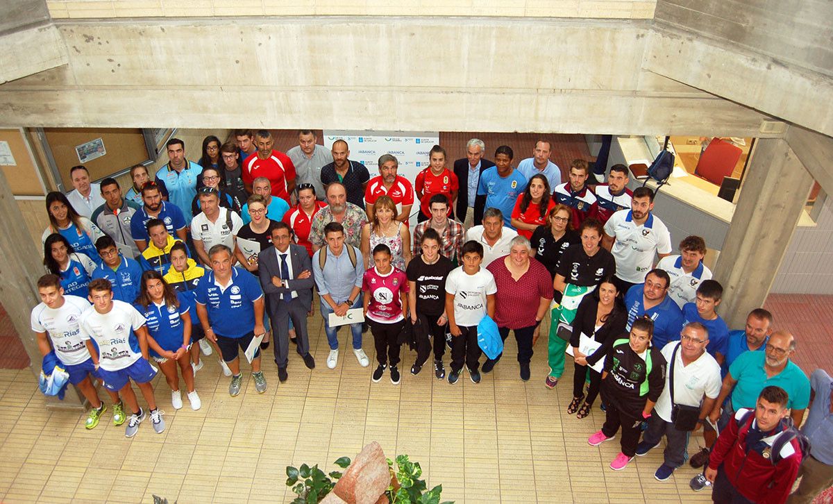 Sinatura do patrocinio da Fundación Deporte Galego a clubes de Pontevedra