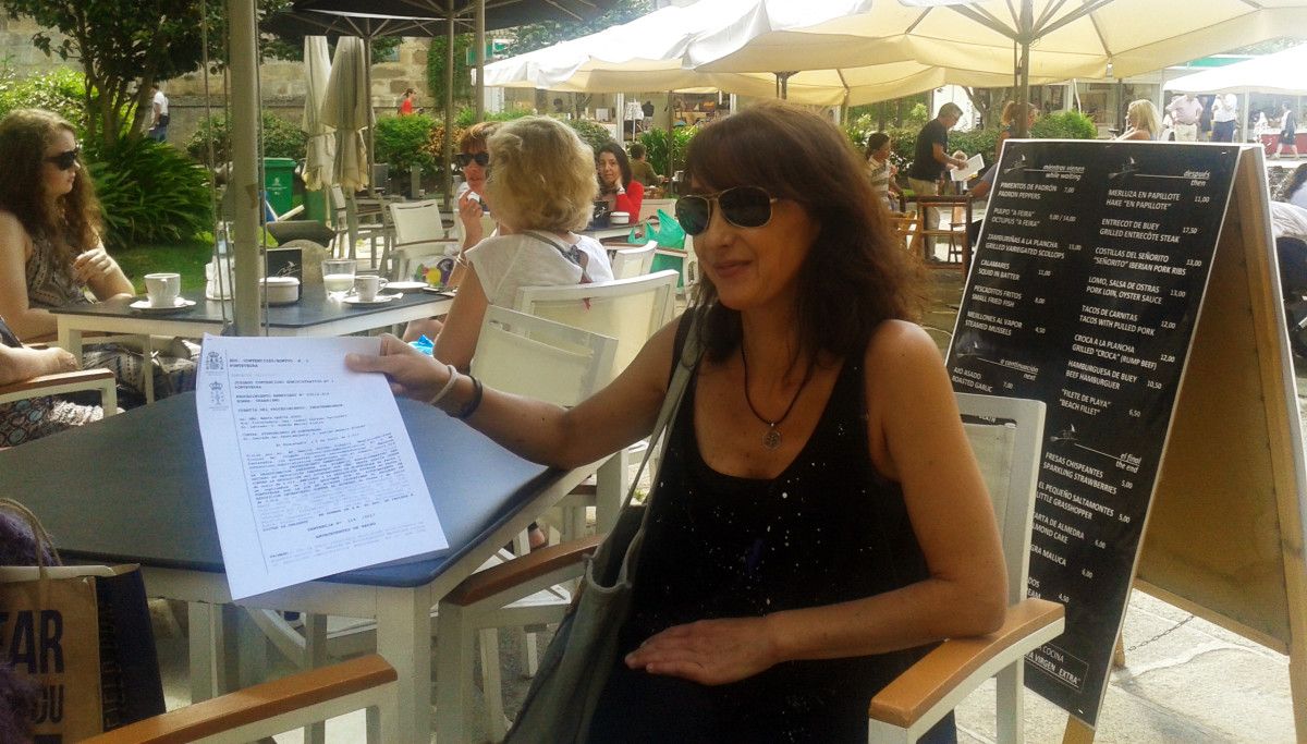 Marta García Justo, na terraza do Meigas Fóra na praza da Estrela