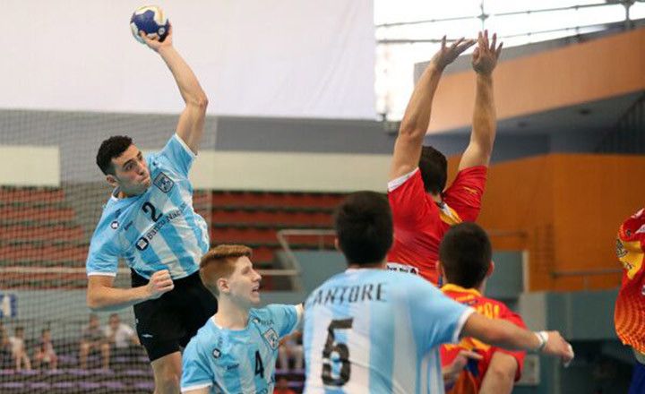 Andrés Moyano, nun partido coa selección arxentina de balonmán