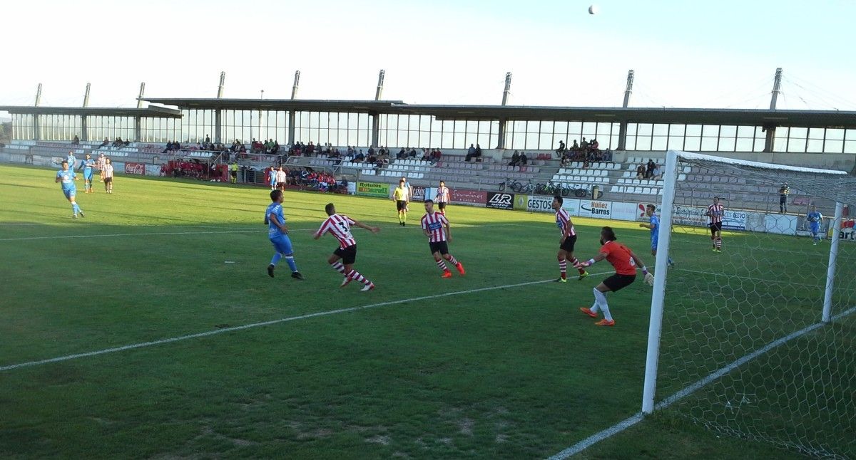 Partido amistoso entre Céltiga y Pontevedra en el Salvador Otero