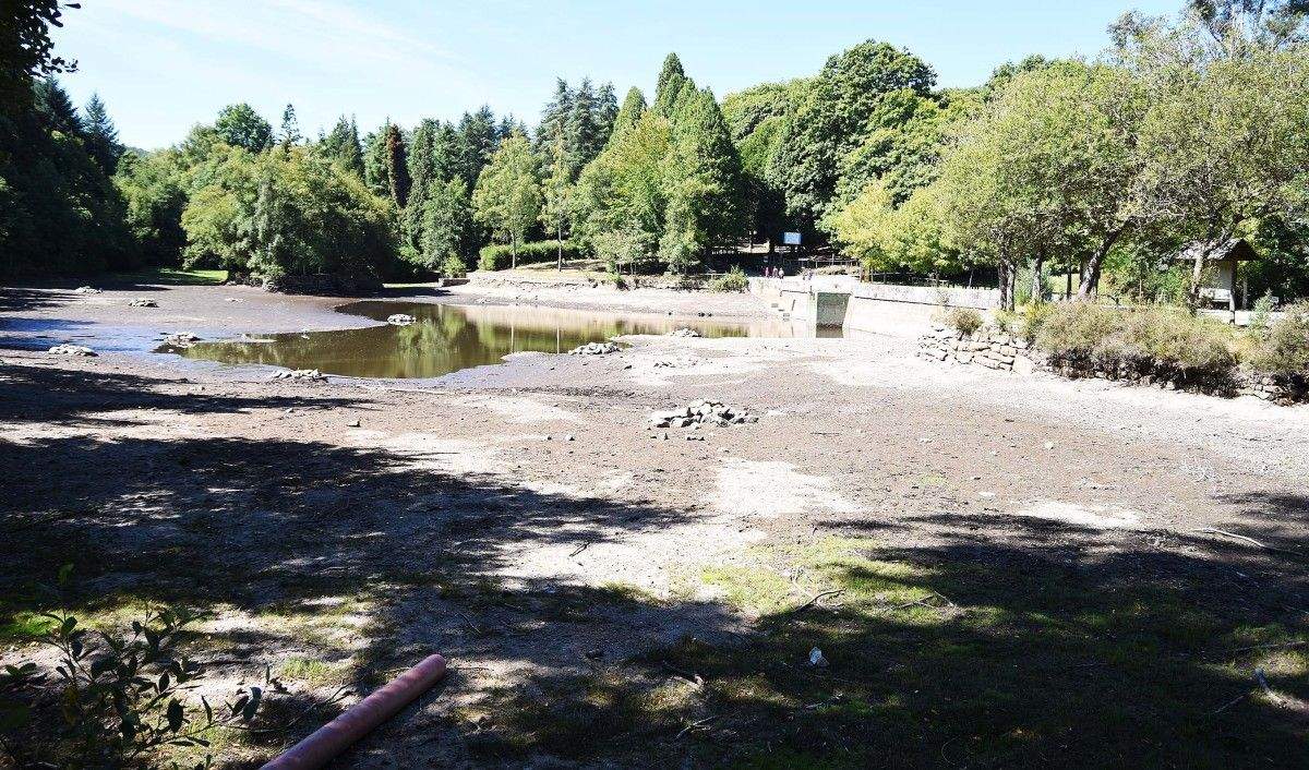 El Lago de Castiñeiras, vacío por la sequía