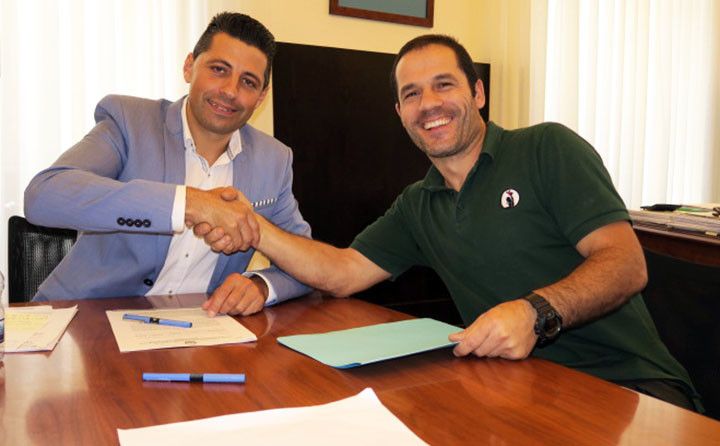 Firma del convenio entre Ponte Caldelas y Coempo