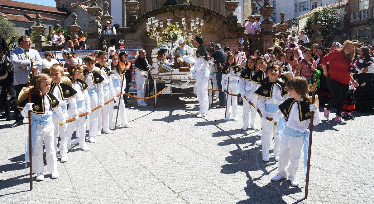 Ofrenda floral á Virxe Peregrina en Pontevedra