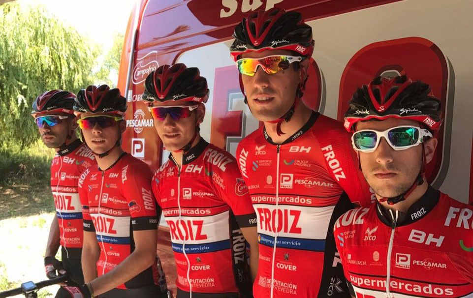 Corredores del Super Froiz en el Circuito da Curia