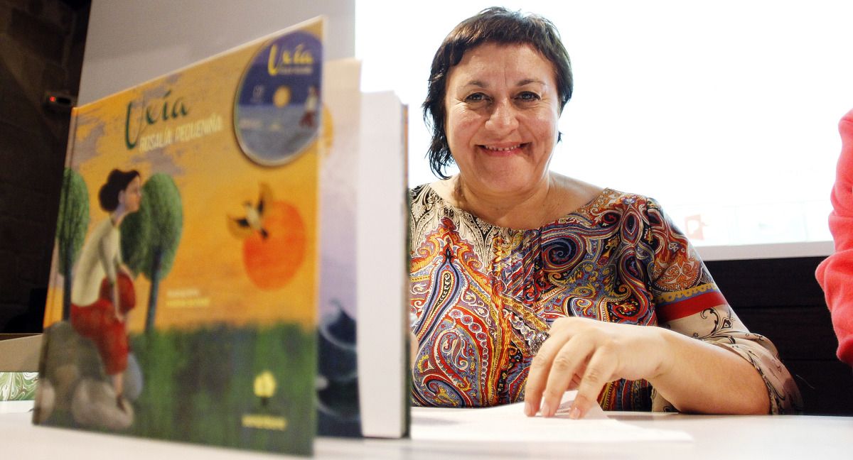 Uxía Senlle durante a charla 'Creando Rosalías', actividade de Cantos na Maré