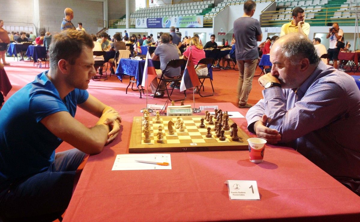 El Gran Maestro ruso Daniil Yuffa (izquierda) durante el V Torneo Internacional de ajedrez