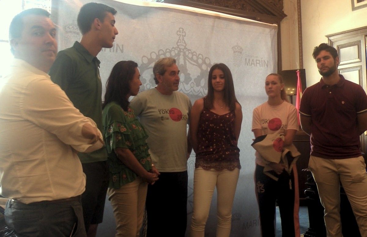 Recepción a deportistas do Mat's no Concello de Marín