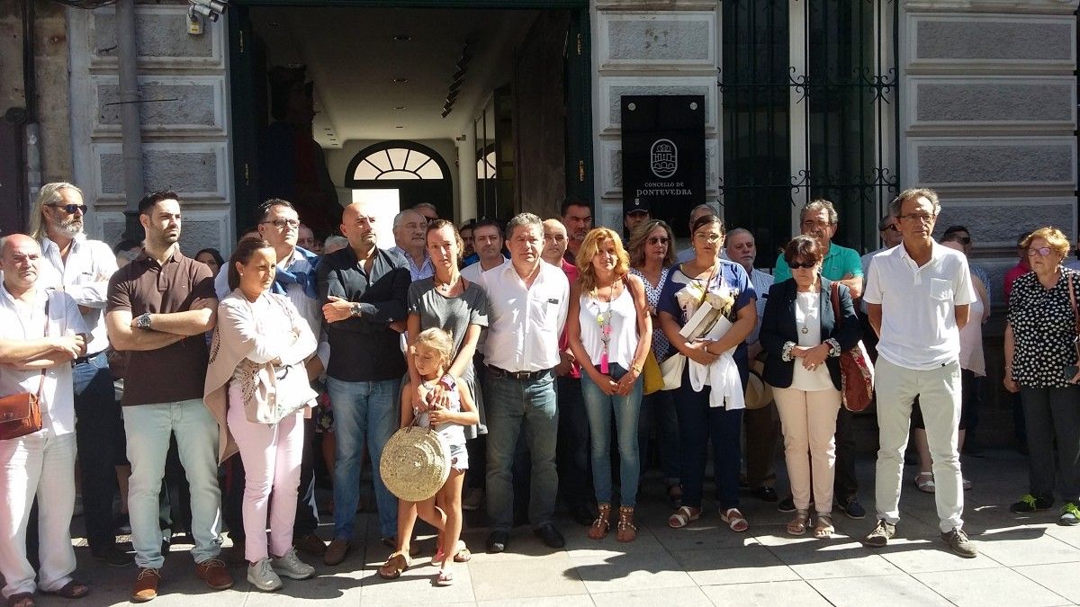 Concentración do Concello e a Deputación polo atentado en Barcelona 